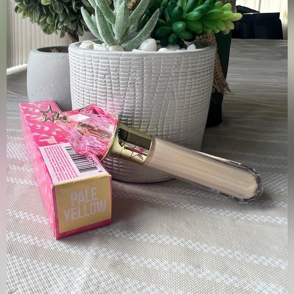 *SOLD*Jeffree Star Magic Candy Corrector Pale Yellow - Picture 3 of 5